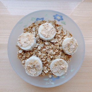 【朝食に✨】グラノーラとバナナのヨーグルト